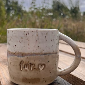 Beige far kop. 320 ml. H: 8,5 cm – produktbillede