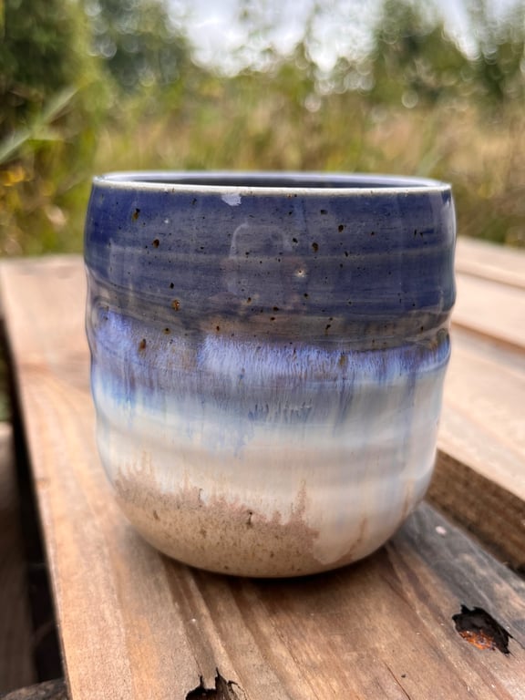 Blå/sandfarvet Swirl kop. 330 ml. H: 8,5 cm billede 2
