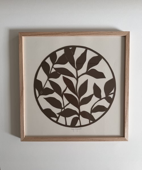 30x30cm, papercut, mørkebrun, indrammet 