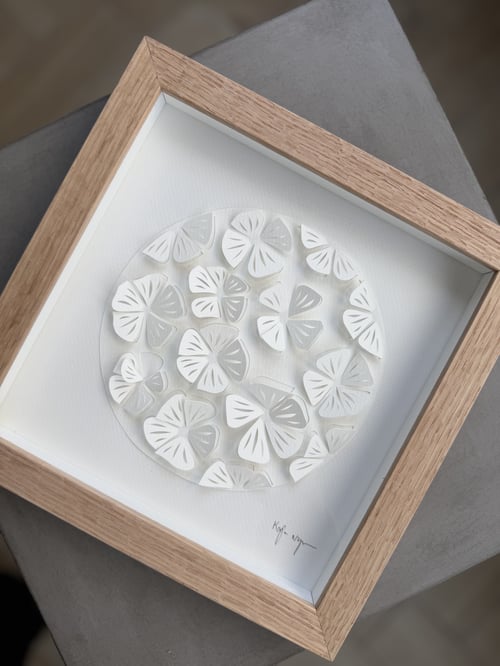 20x20cm, 3D papercut, indrammet 