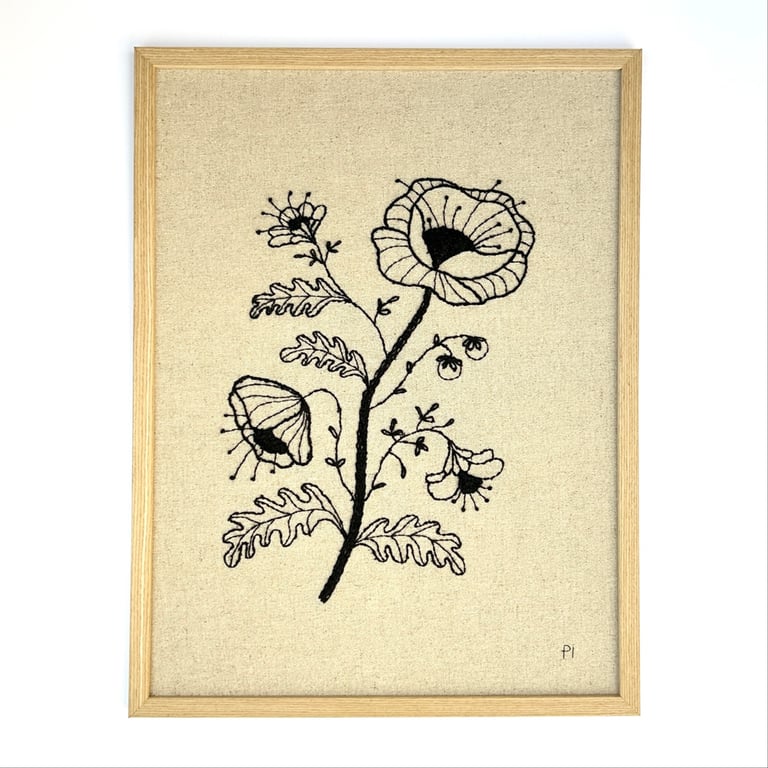 Blomst – sort – broderi 30 x 40 cm