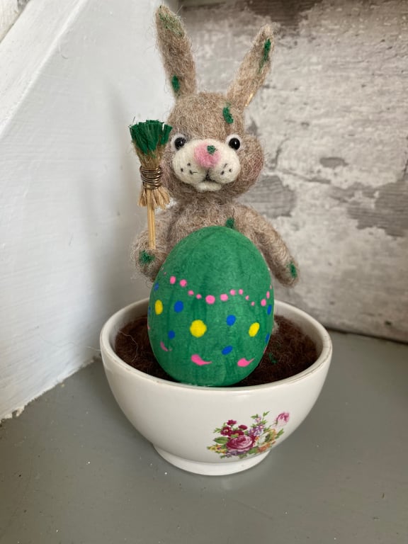 Påskekanin med æg