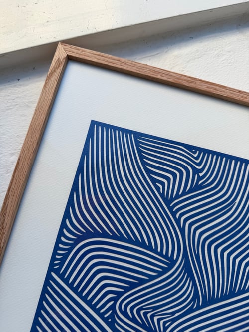 A3, papercut, kongeblå, indrammet  (2)