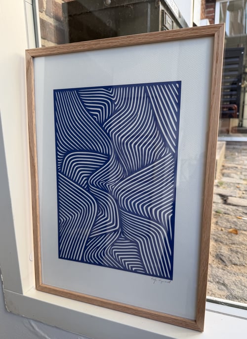 A3, papercut, kongeblå, indrammet 