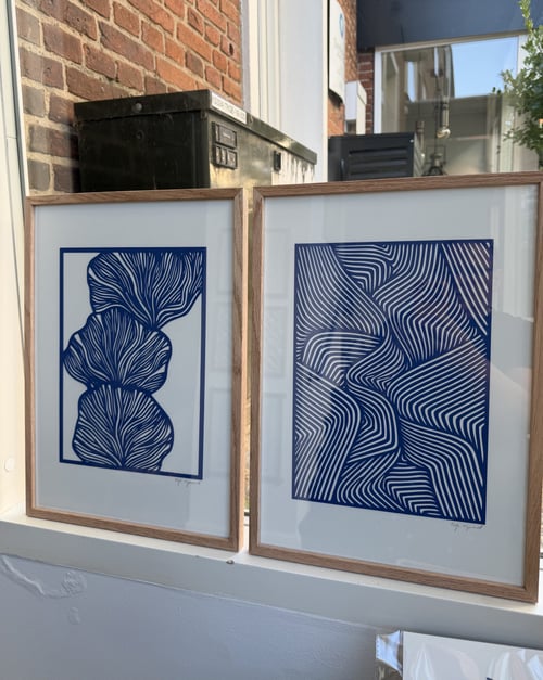 A3, papercut, kongeblå, indrammet  (3)
