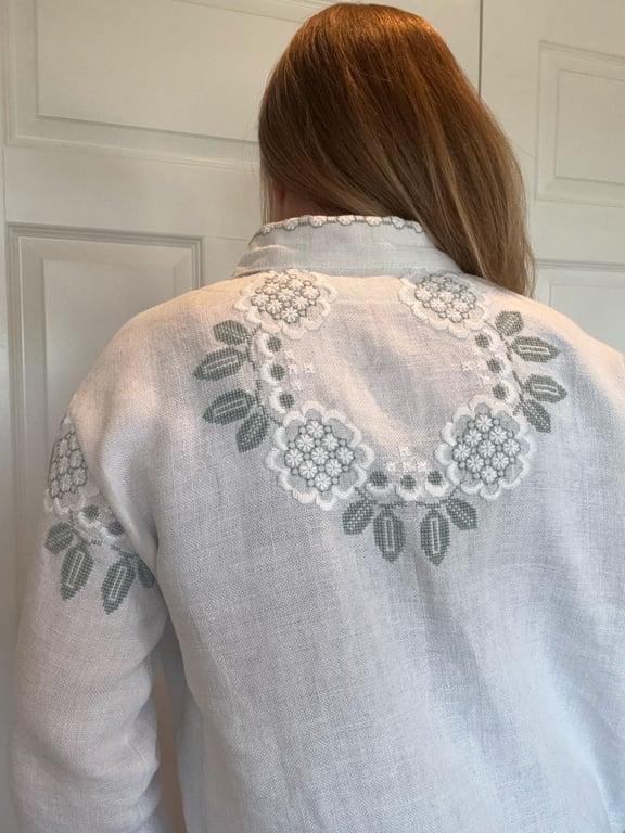 Skjorte med broderi  billede 2