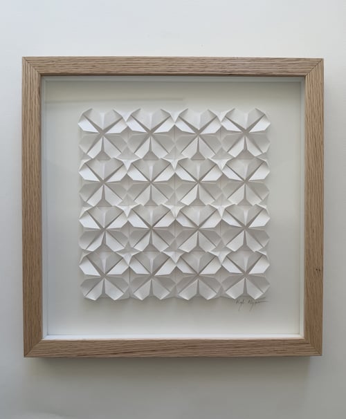 30x30cm, foldet værk, hvid, indrammet 