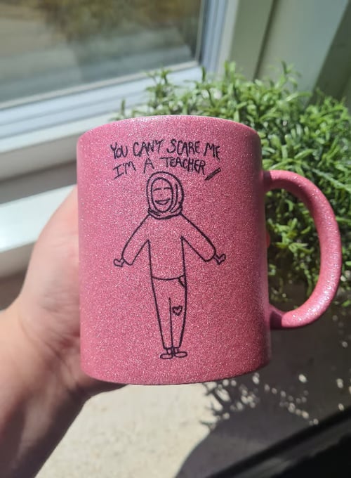 Krus: you cant scare me im a teacher (med tørklæde)  (2)