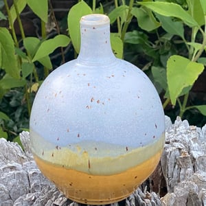 vase i korngul farve 17 høj x 13 cm bred – produktbillede