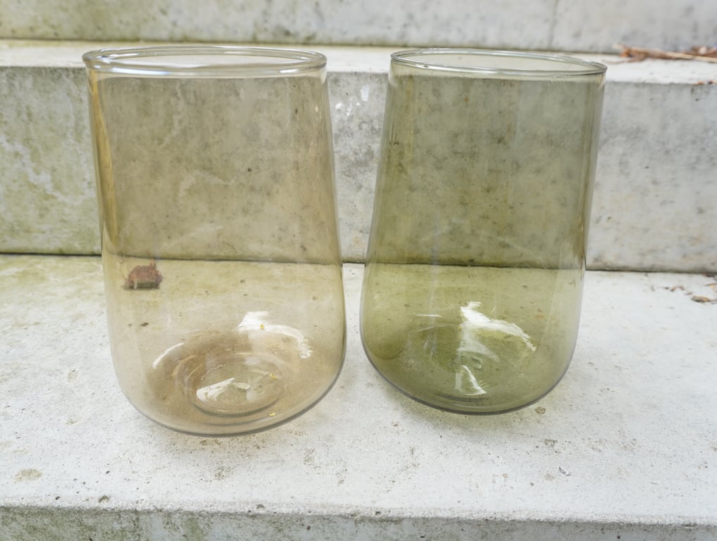 Vase i farvet genbrugsglas - ass. farver - D13 x H19 cm