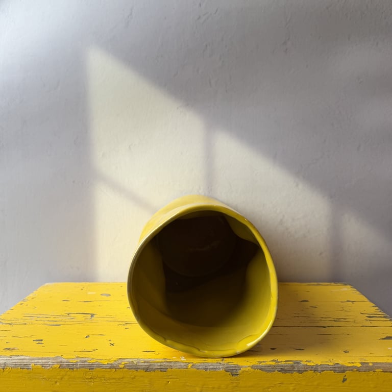 Krøllet vase gul billede 3