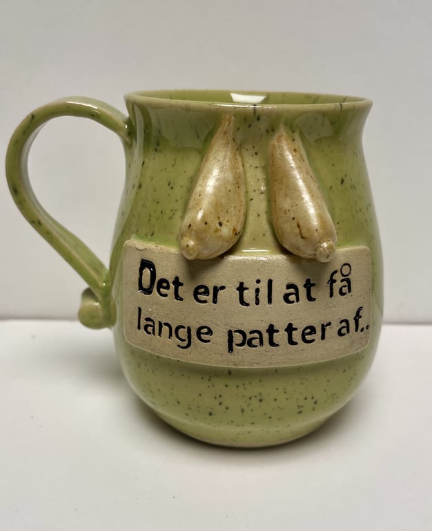 Keramik krus med tekst -  Det er til at få lange patter af.  billede 3