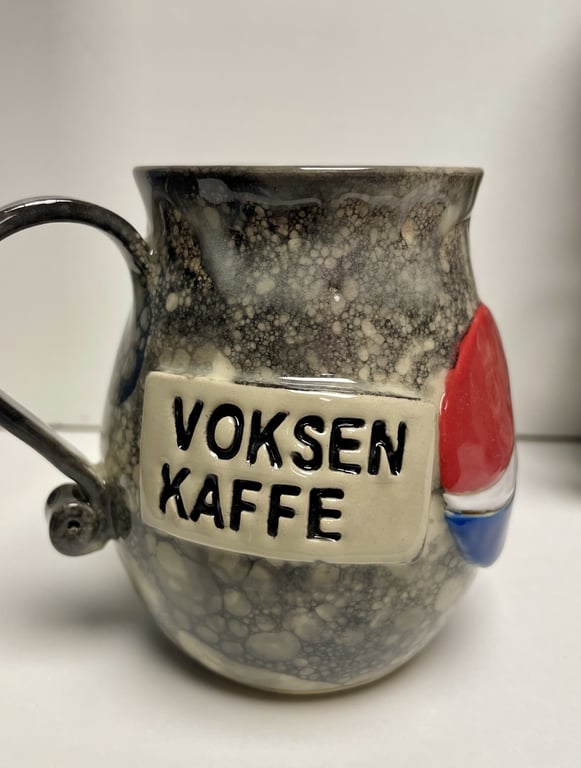 Keramik krus med tekst - Voksen kaffe billede 2