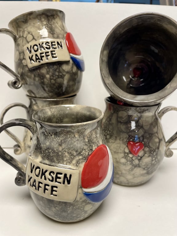 Keramik krus med tekst - Voksen kaffe billede 3
