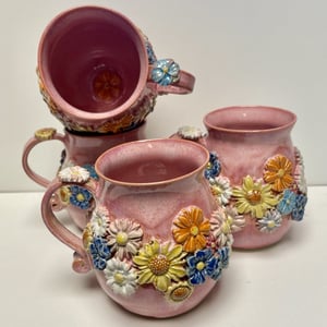 Keramik Krus med blomster, lyserød. – produktbillede