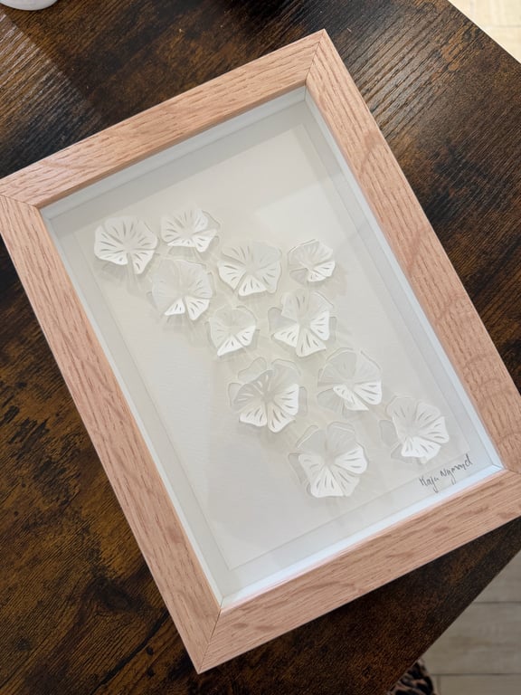 15x21cm, 3D papercut, hvid , indrammet  billede 2