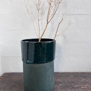 Vase med overlap, flaskegrøn, stor – produktbillede