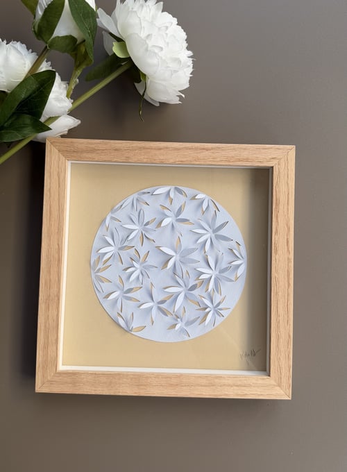 20x20cm, 3D papercut, indrammet 