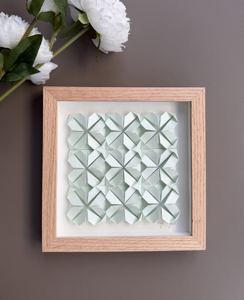 20x20cm, foldet værk, lys grøn, indrammet 