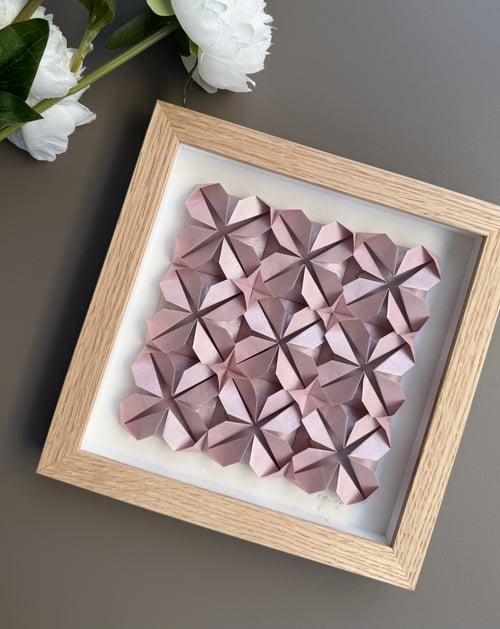 20x20cm, foldet værk, gammelrosa, indrammet  (3)