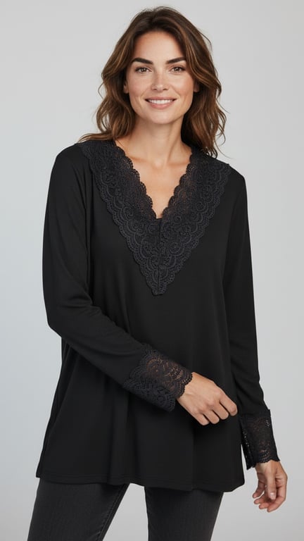 Solveig Viscose blouse. Black w blonde. Onesize 36-46.