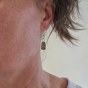 Keramiske øreringe - jordfarvede – produktbillede