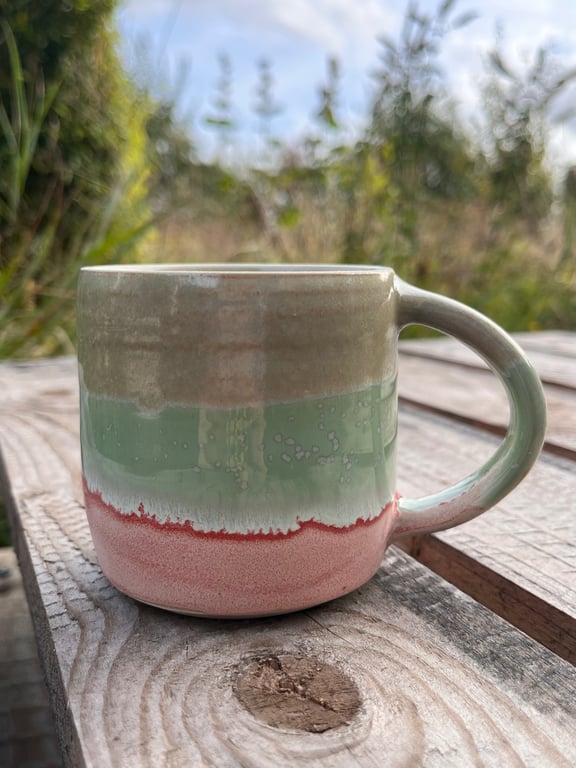 Pink/grøn kop. 310ml. H: 8,5 cm