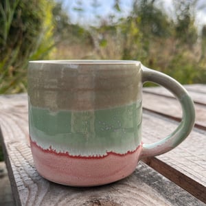 Pink/grøn kop. 310ml. H: 8,5 cm – produktbillede