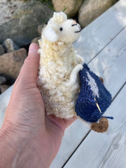 Strikkende får (2)