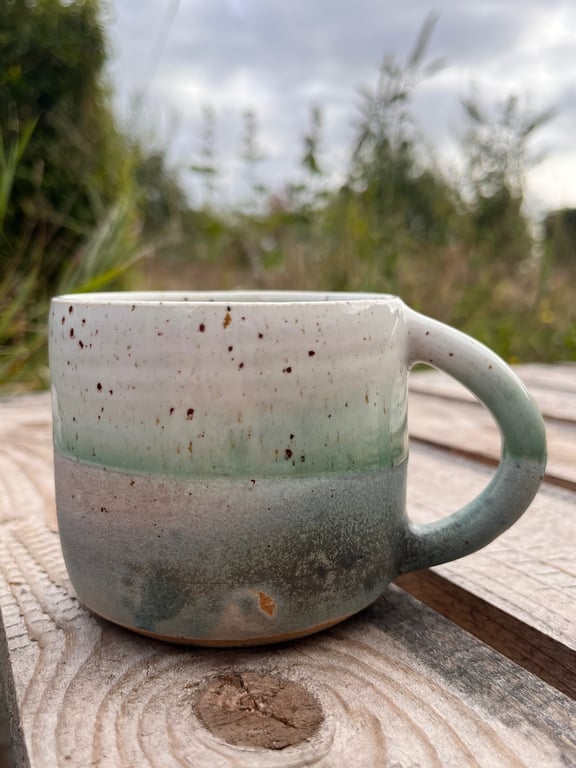 Grøn kop. 380 ml. H: 8 cm
