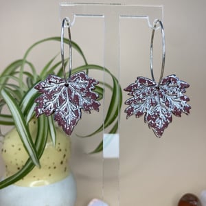 Maple leaf med sølv hoop – produktbillede