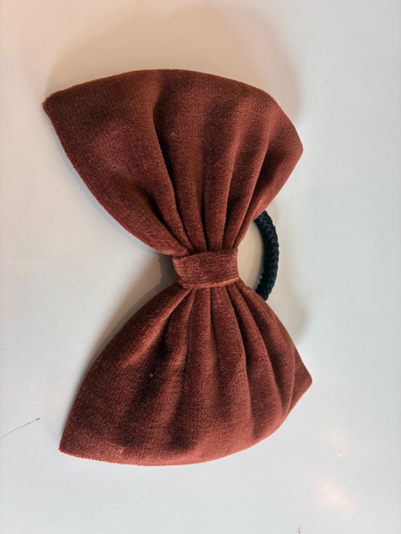 Stor sløjfe i velour - Brun 