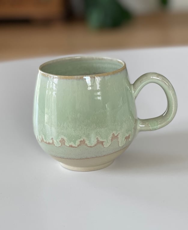 Buttet keramik kop, pebermynte/creme billede 2
