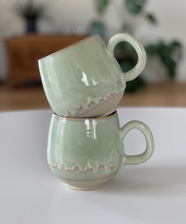Buttet keramik kop, pebermynte/creme