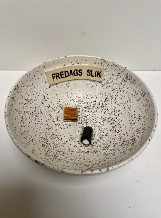 Keramik Skål med tekst -  Fredags slik billede 3