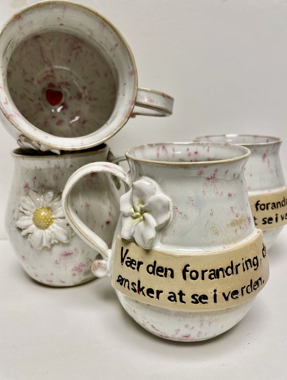Keramik krus med tekst - Vær den forandring, du ønsker at se i verden. billede 2