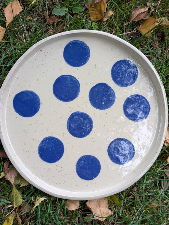frokosttallerkener med blå bomber