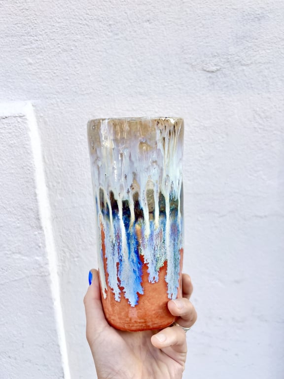 Vase i kunstglasur 