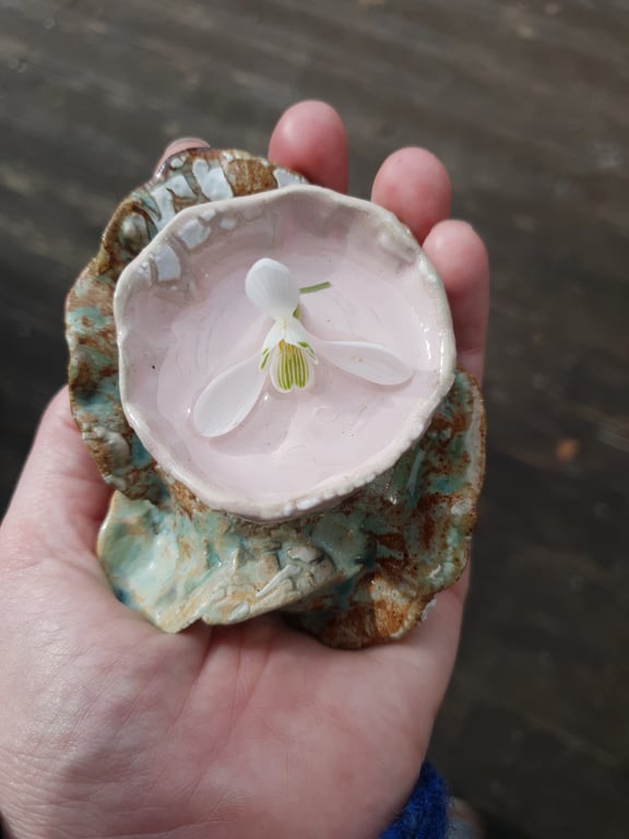 Lille skulpturel skål til lys eller blomster 