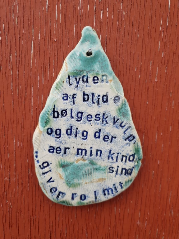 lyden af blide bølgeskvulp...Poetisk og fredfyldt ophæng
