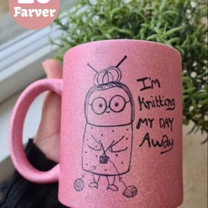 Krus: im knitting my day away – produktbillede