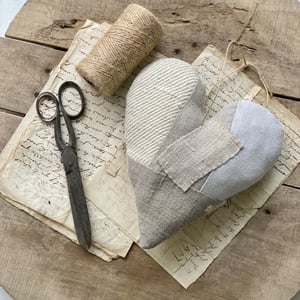 Håndsyet hjerte. – produktbillede