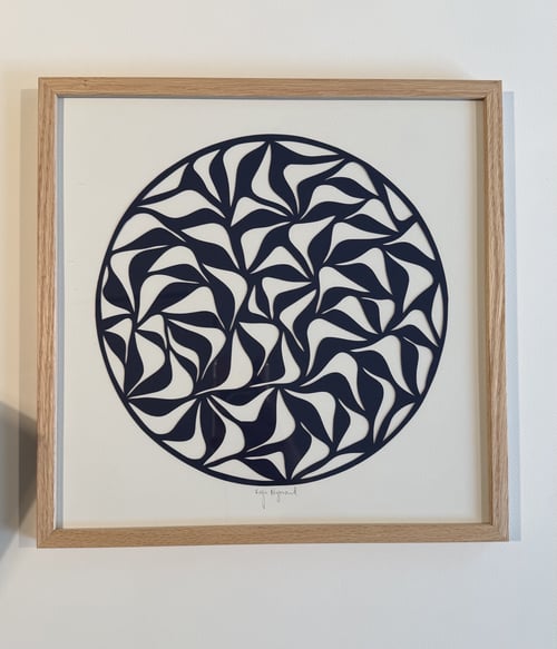 30x30cm, papercut, marineblå, indrammet 