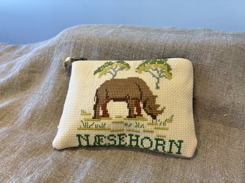 Pung med næsehorn 