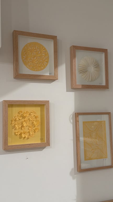 20x20cm, papercut, pastelgul, indrammet  billede 6