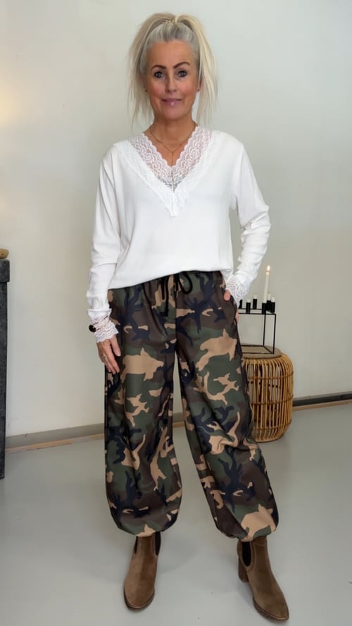 Caroline pants, Army Camouflage. Onesize 36-44. (2)