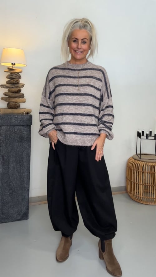 Luca knit blouse. Cappuccino w stripes. Onesize 36-46. (2)