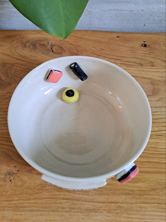 Slikskålen er 15,5 cm i diameter og 6 cm høj billede 3