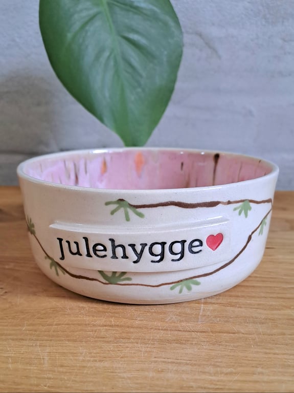 Julehygge skålen er 14,5 cm i diameter og 6 cm høj