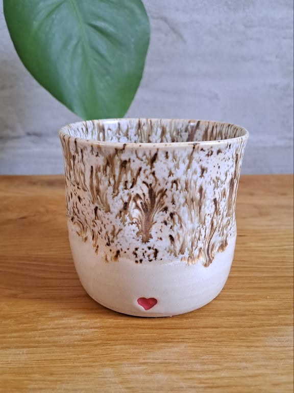 Oneheart koppen kan indeholde 350 ml.